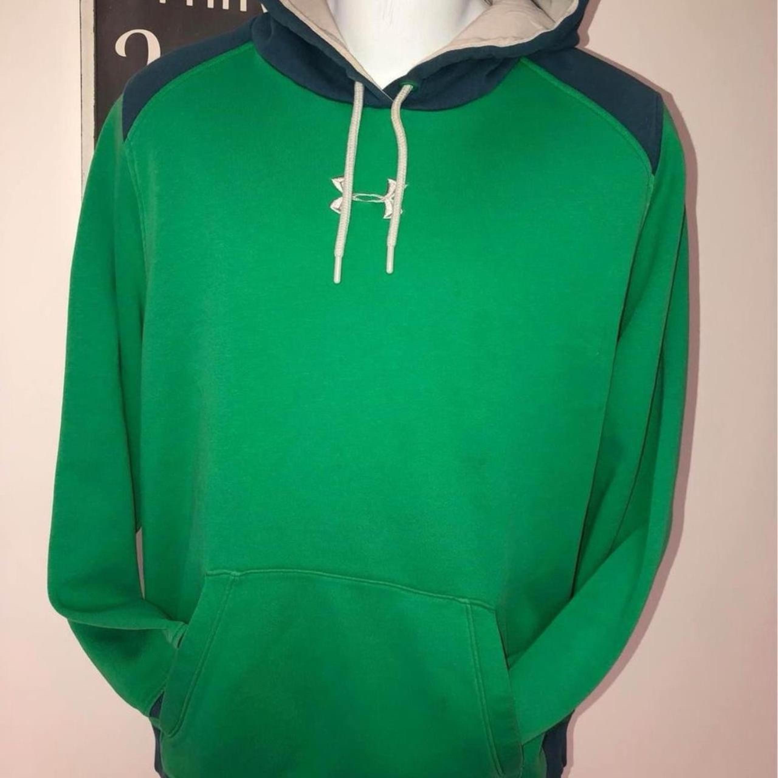 Under Armour men’s hoodie size 2xl Great used condition  See last picture
