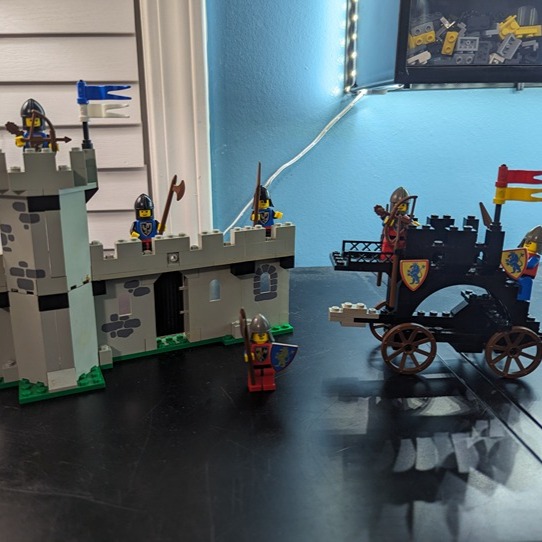 Retired Rare LEGO Castle: Black Falcons Battering Ram (6062) Vintage 1987