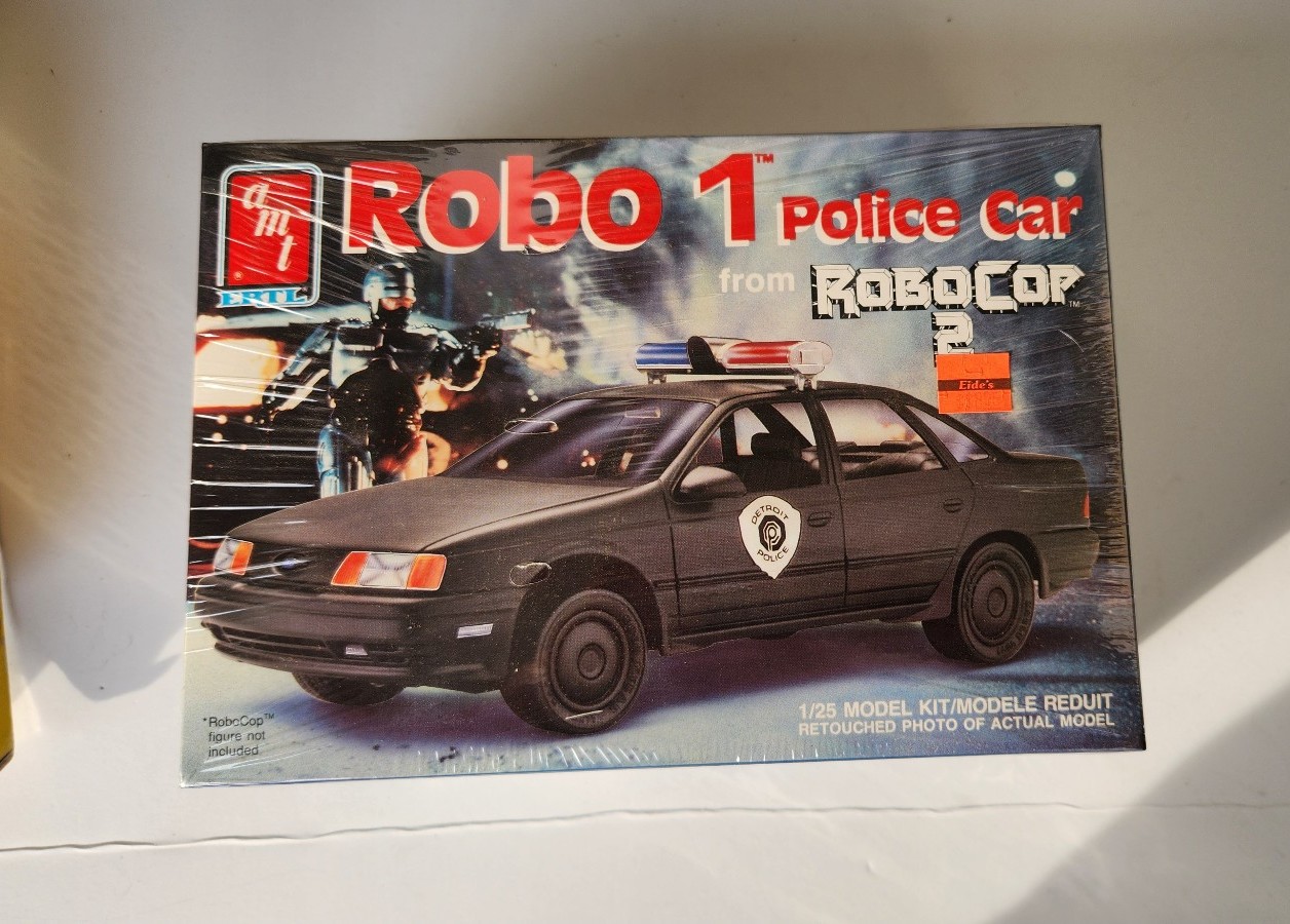Vintage robo 1 sealed model kit robo cop