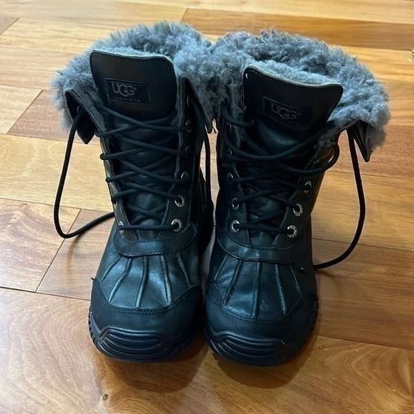 UGG Women's Boots S/N 1906 Adirondack II Leather Sheepskin Waterproof size 6