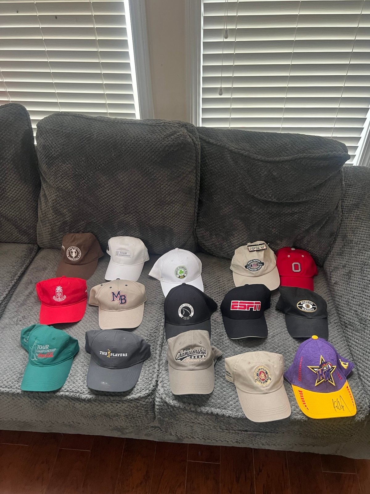 Lot of 15 different hats