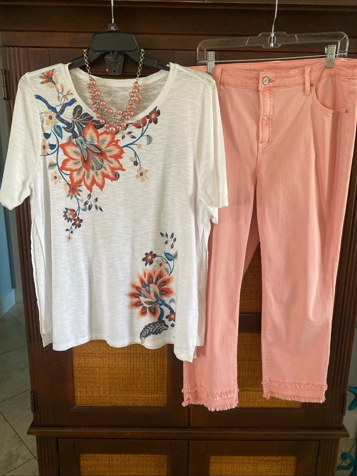 Women’s Chico’s Outfit:3.0 (16) Top;2.5 (14) Crops , EUC! NWT! Jewelry Set