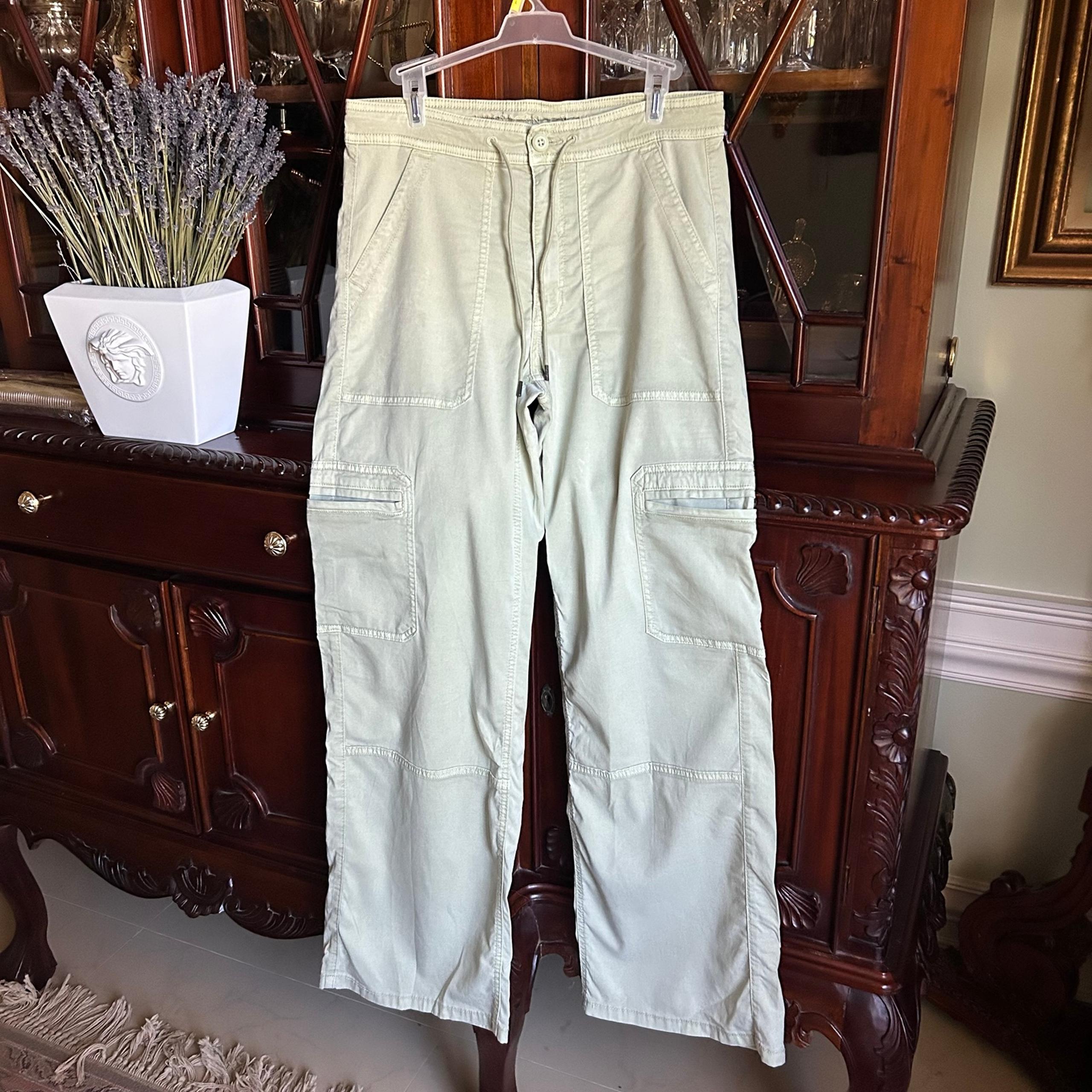 American Eagle Women’s Green Cargo Pants Size 6