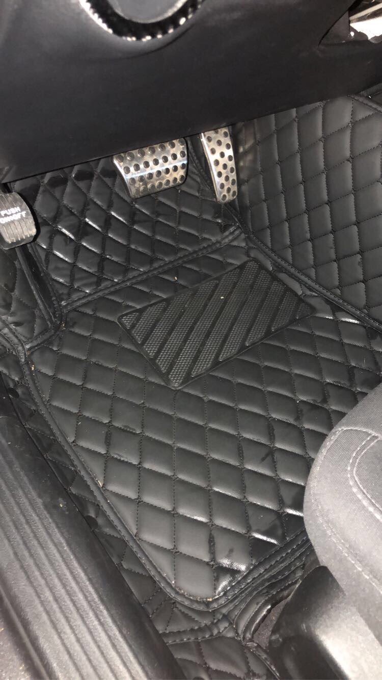 Dodge Challenger Diamond leather mats