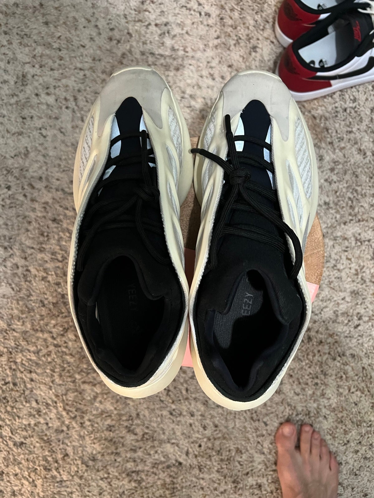 yeezys 700