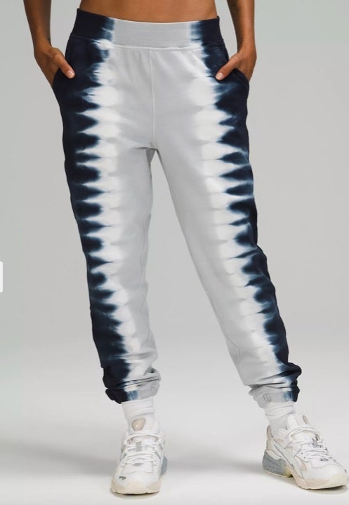 NWT LULULEMON extreme low rise jogger size 6 high contrast tie dye navy