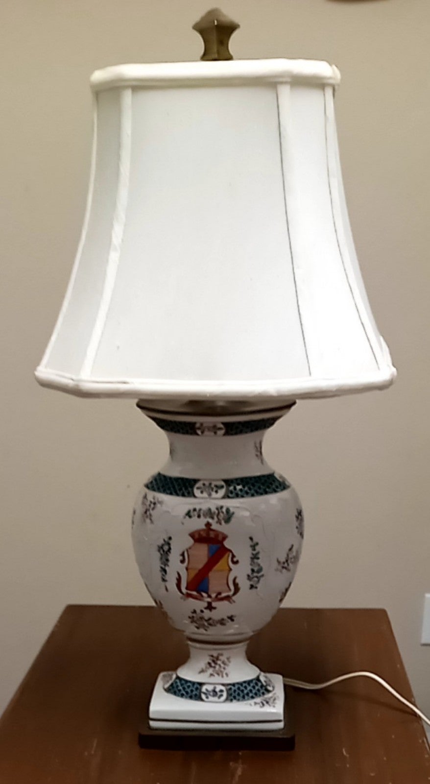 Vintage Asian Inspired Accent Lamp Handpainted Porcelain 20.5