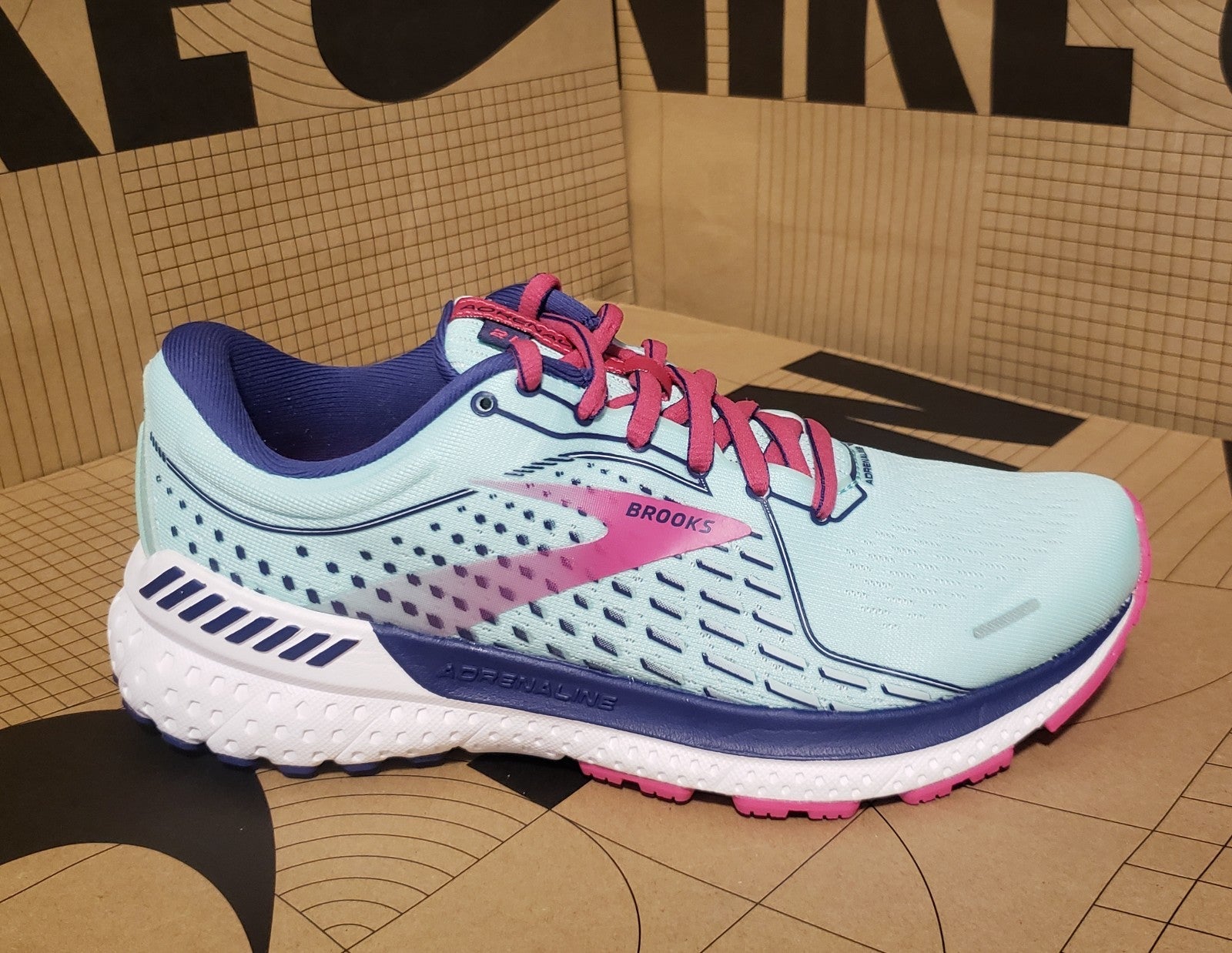 sale outlet on athletic women's 7.5 size Shoes Running Brooks cloud gts adrenaline New hoka Women sale outlet on athletic women's 7.5 size Shoes Running Brooks cloud gts adrenaline New hoka Women