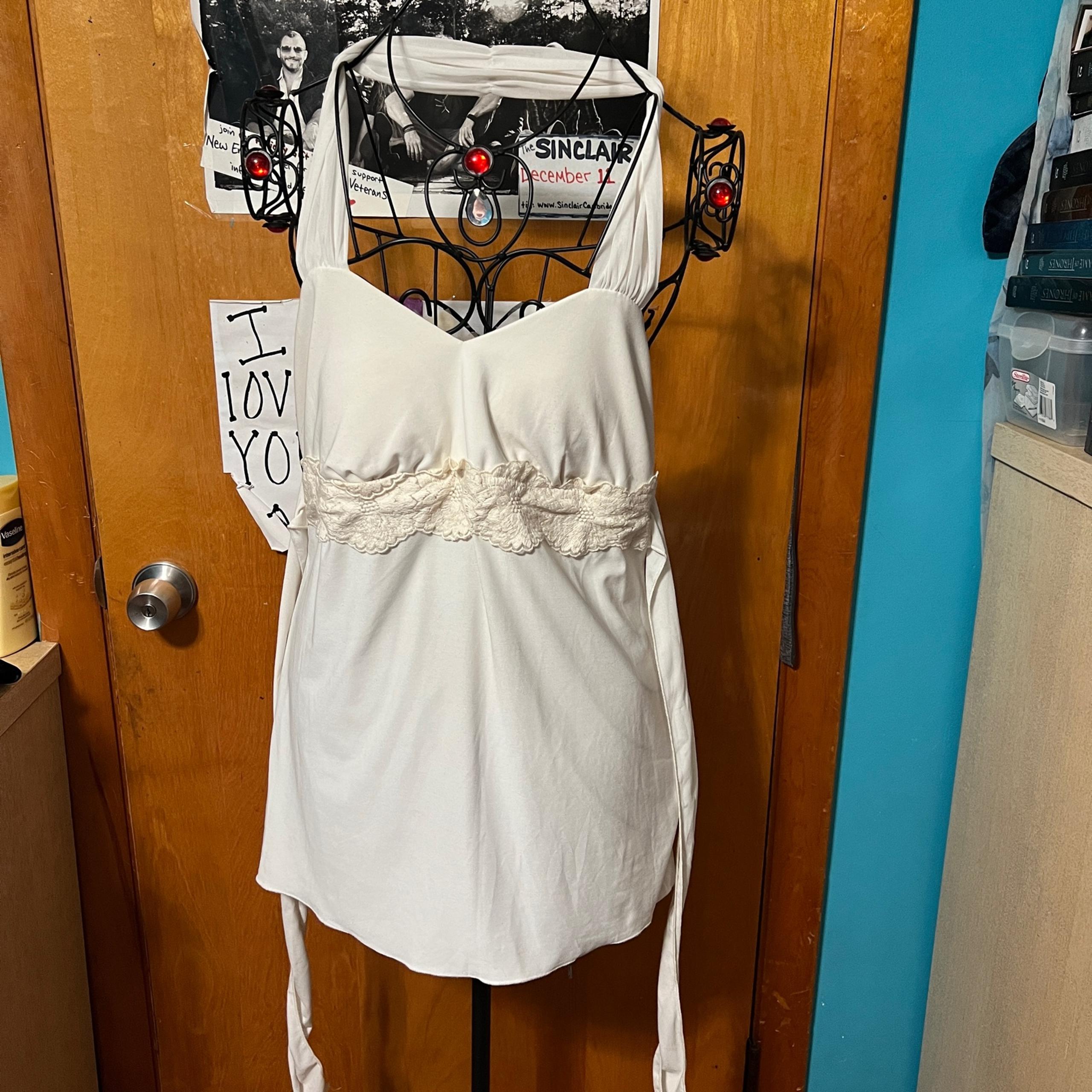 Charlotte Russe off white halter top lace details juniors size large