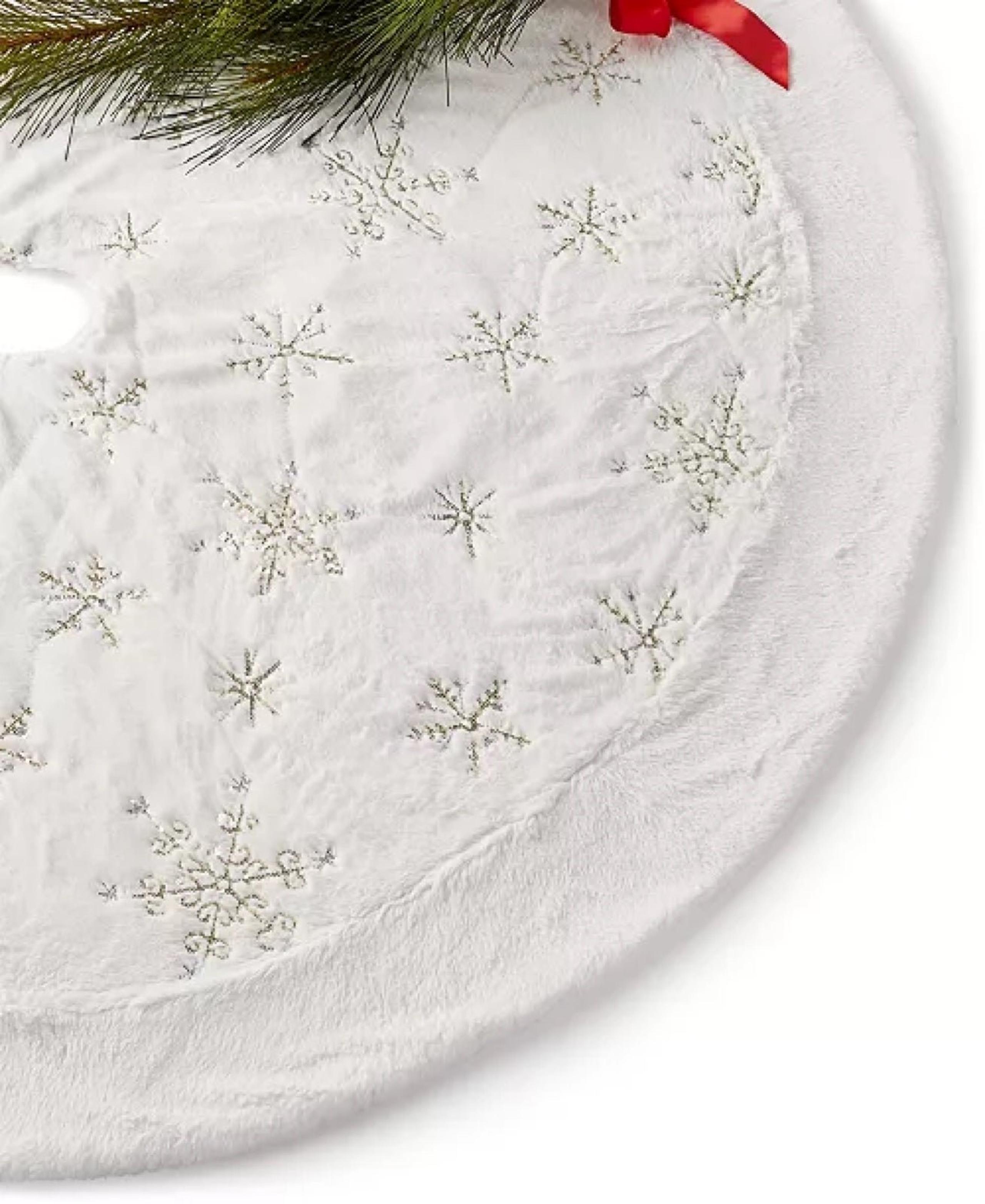 HOLIDAY LANE Tree Skirt White Sequins & Snowflakes