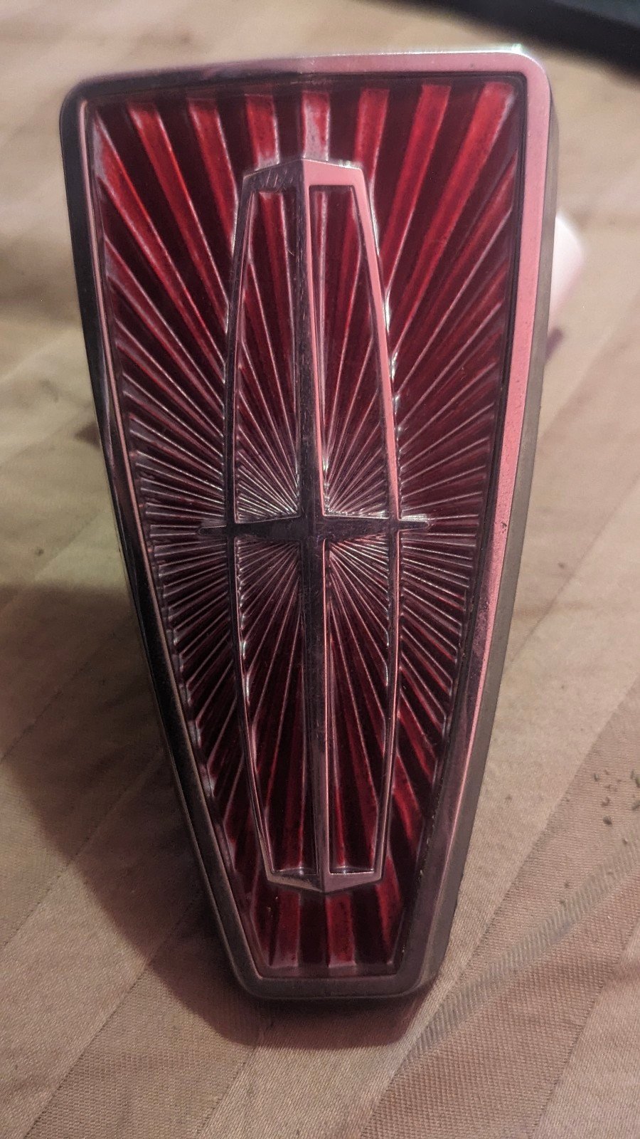 1997 Lincoln Continental grill emblem