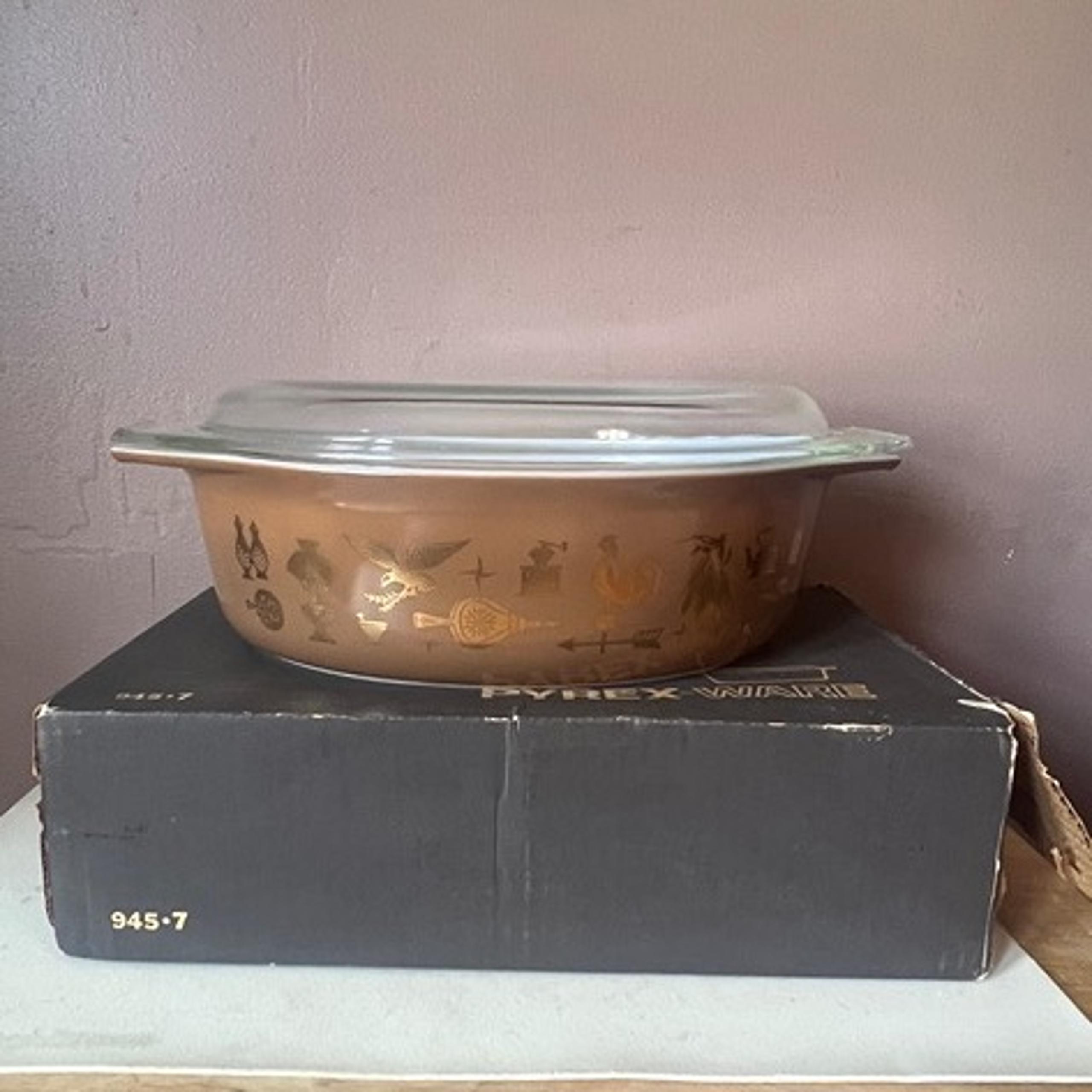 PYREX #045 Early American 2.5 Quart Lidded Casserole Dish w/Original Box