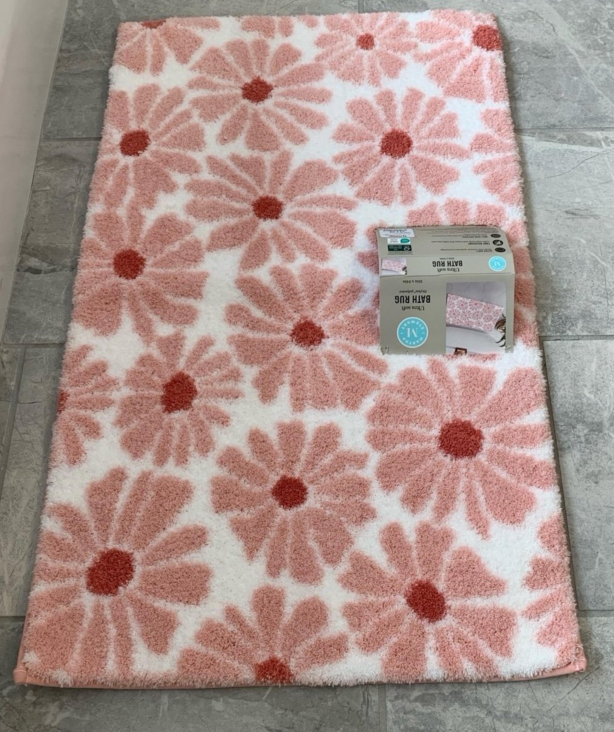 NWT Martha Stewart bath rug