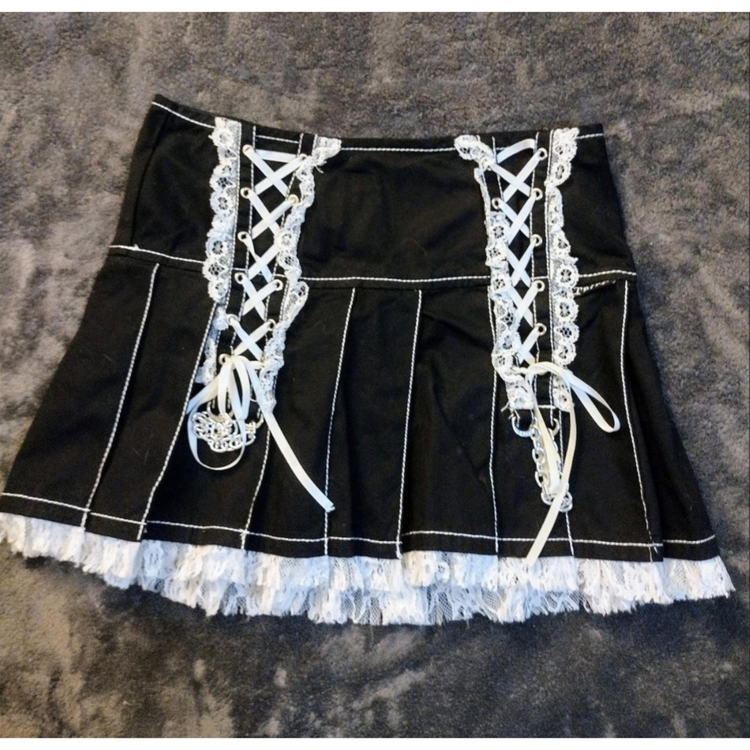 Tripp NYC Black & White Lace-Up Pleated Mini Skirt – M