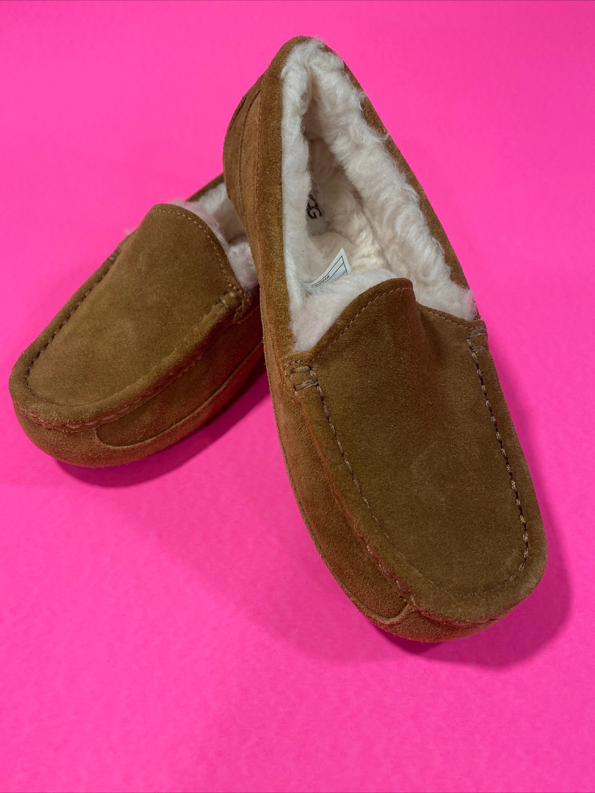 NWOB UGG Chestnut KIDS Sz 4 Unisex Slip on Flat slippers F20021H / S/N 1120886K.