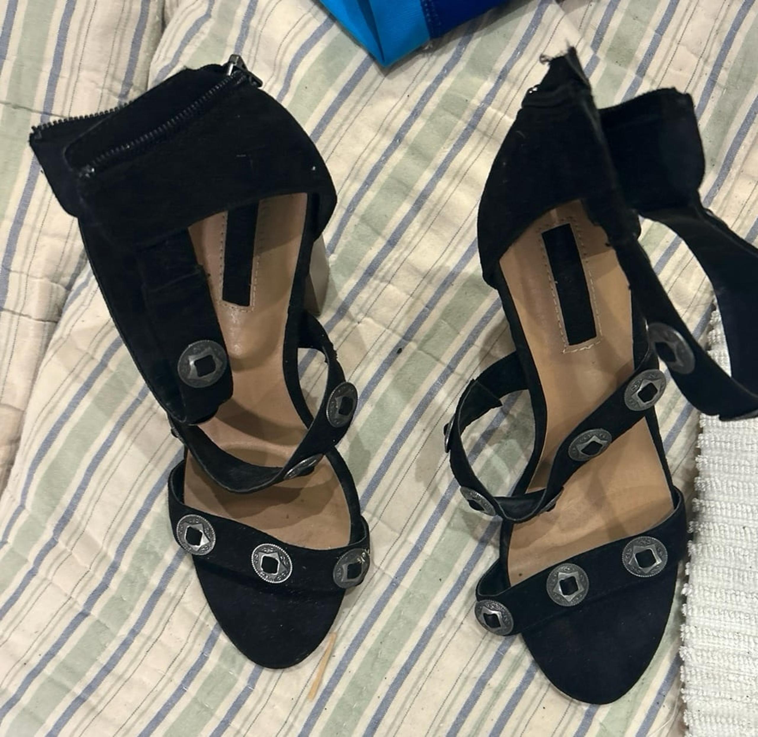 Heals black