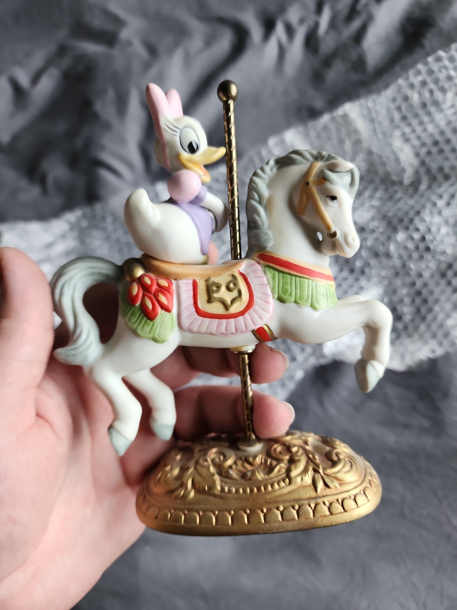 disney characters carousel daisy