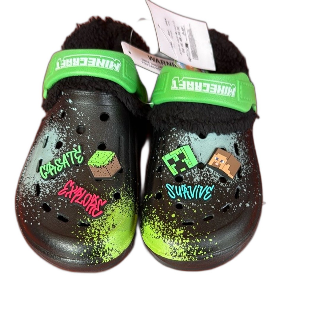 NWT Minecraft Clogs Fleece Lined with Charms Kids USA Size 4/5 UK 2/3