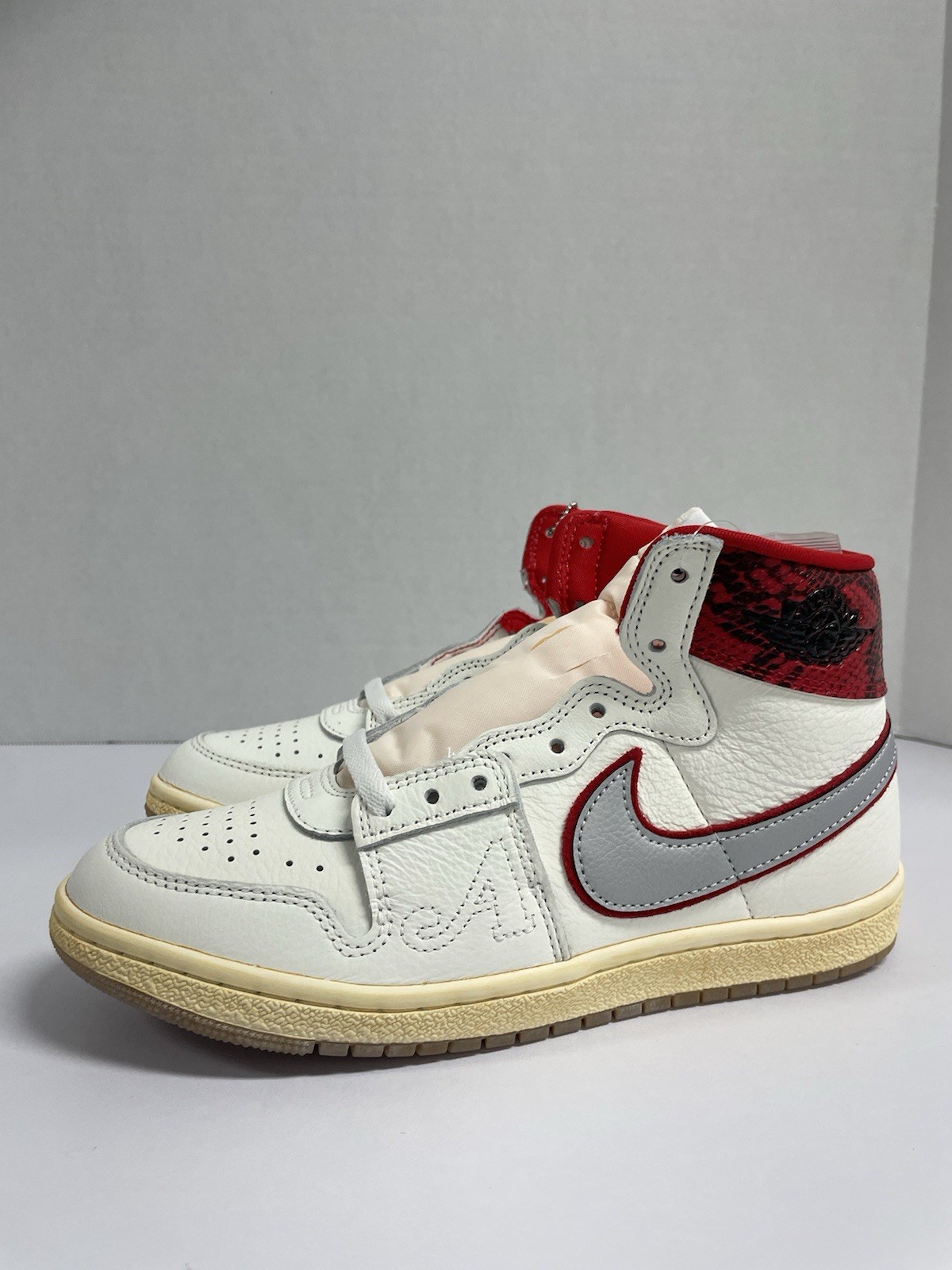 Nike Jordan Air Ship PE SP University Red Awake NY FN8675 100 Size 7 White Red