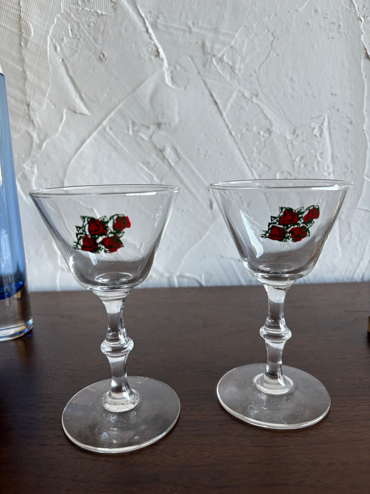 Glasses 2 glassware roses,