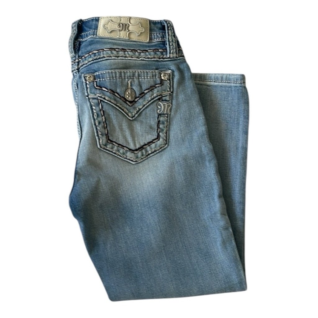 ♥️Miss Me♥️Women's mid- rise Capri Blue Jeans size ( 26)