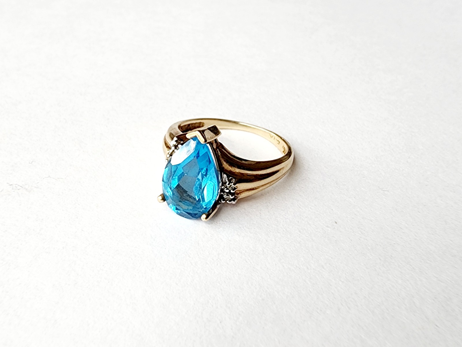 10K Gold Blue Topaz Ring