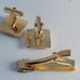 VINTAGE GOLD PLATED USA NATIONAL WAR COLLEGE SQUARE CUFF LINKS AND TIE CLIP NOS