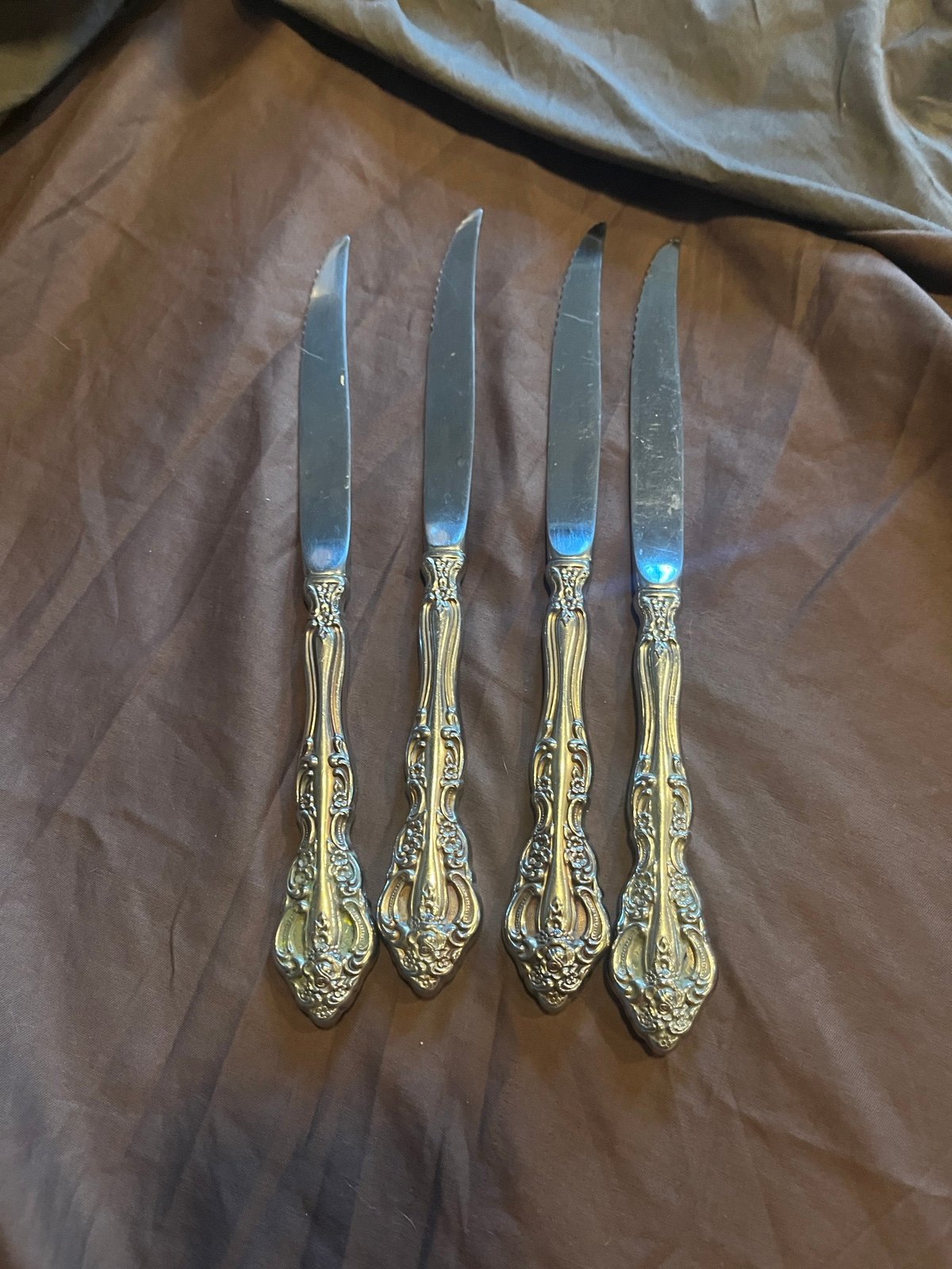 Oneida Michelangelo 4 Steak Knives Heirloom Stainless Flatware Serrated, Knife