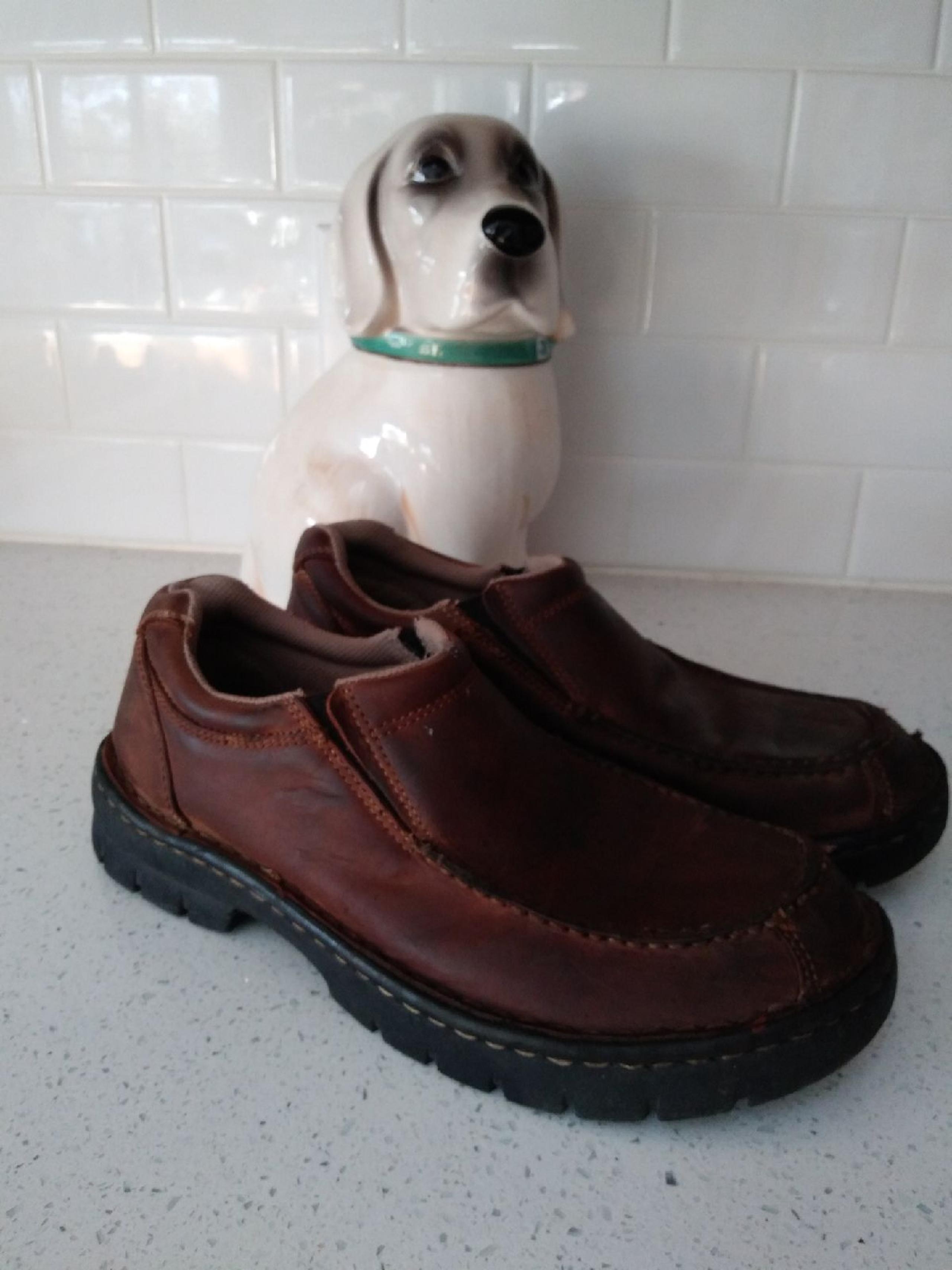 men's 9.5 leather slipon shoes