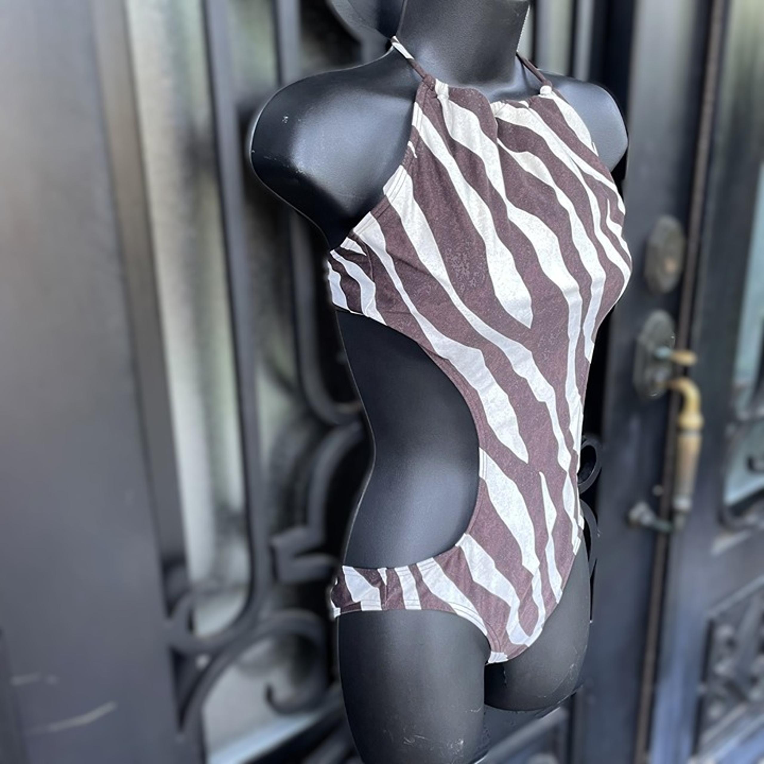 Michael Kors Women Sz 10 Animal Print Cut Out Halter One Piece Bathing Swim Suit
