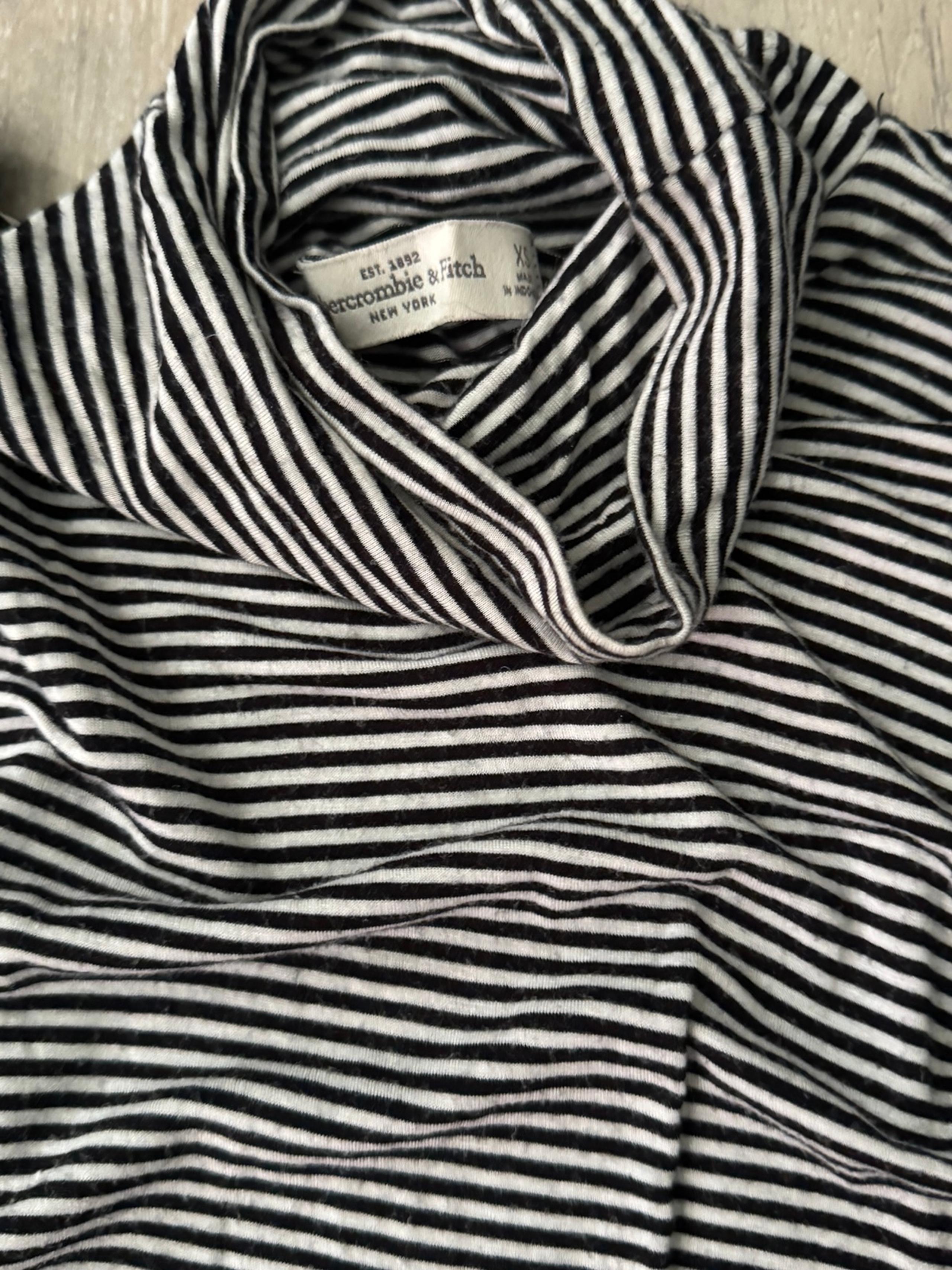 Abercrombie & Fitch blk/white stripe l/s W lightweight turtleneck top sz XS