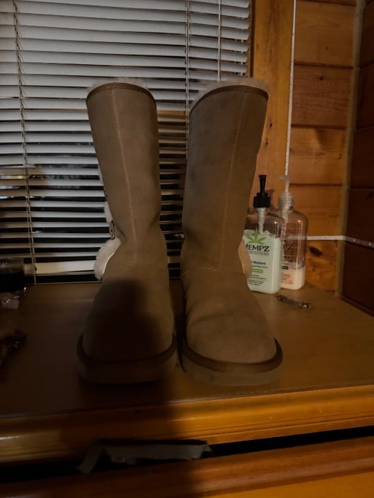 ugg boots size 8