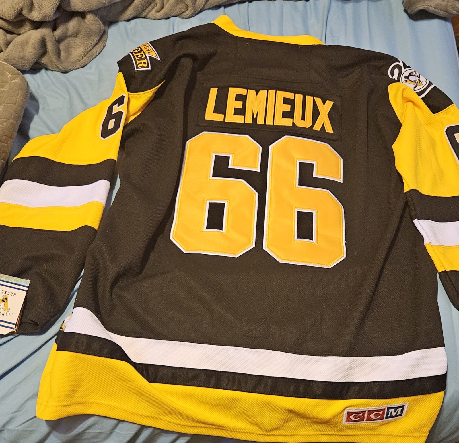 Mario lemieux pro ccm penguins Jersey with fight strap, size 54 NWT