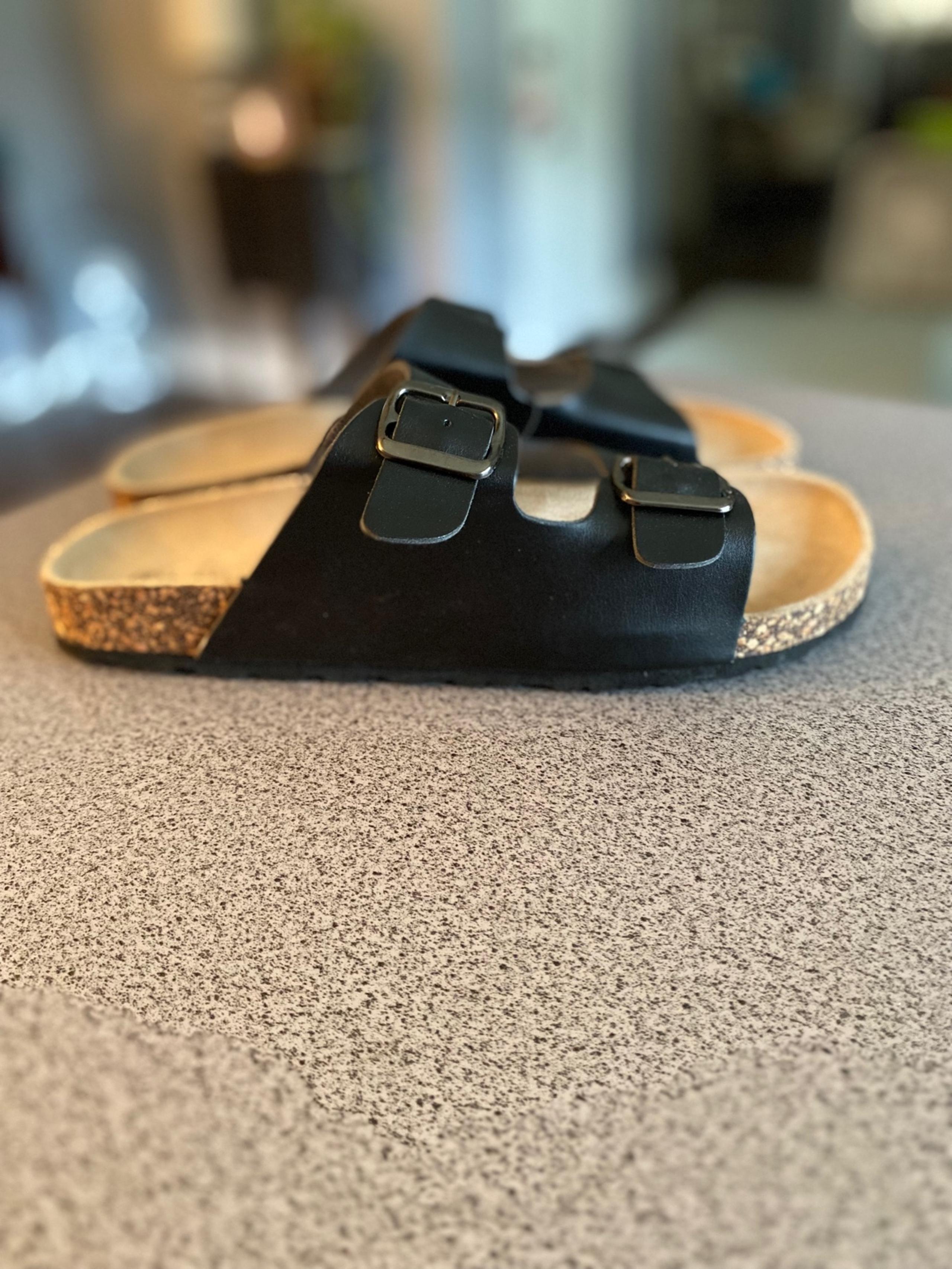 Womens Sandals Size 7/8 NEW
