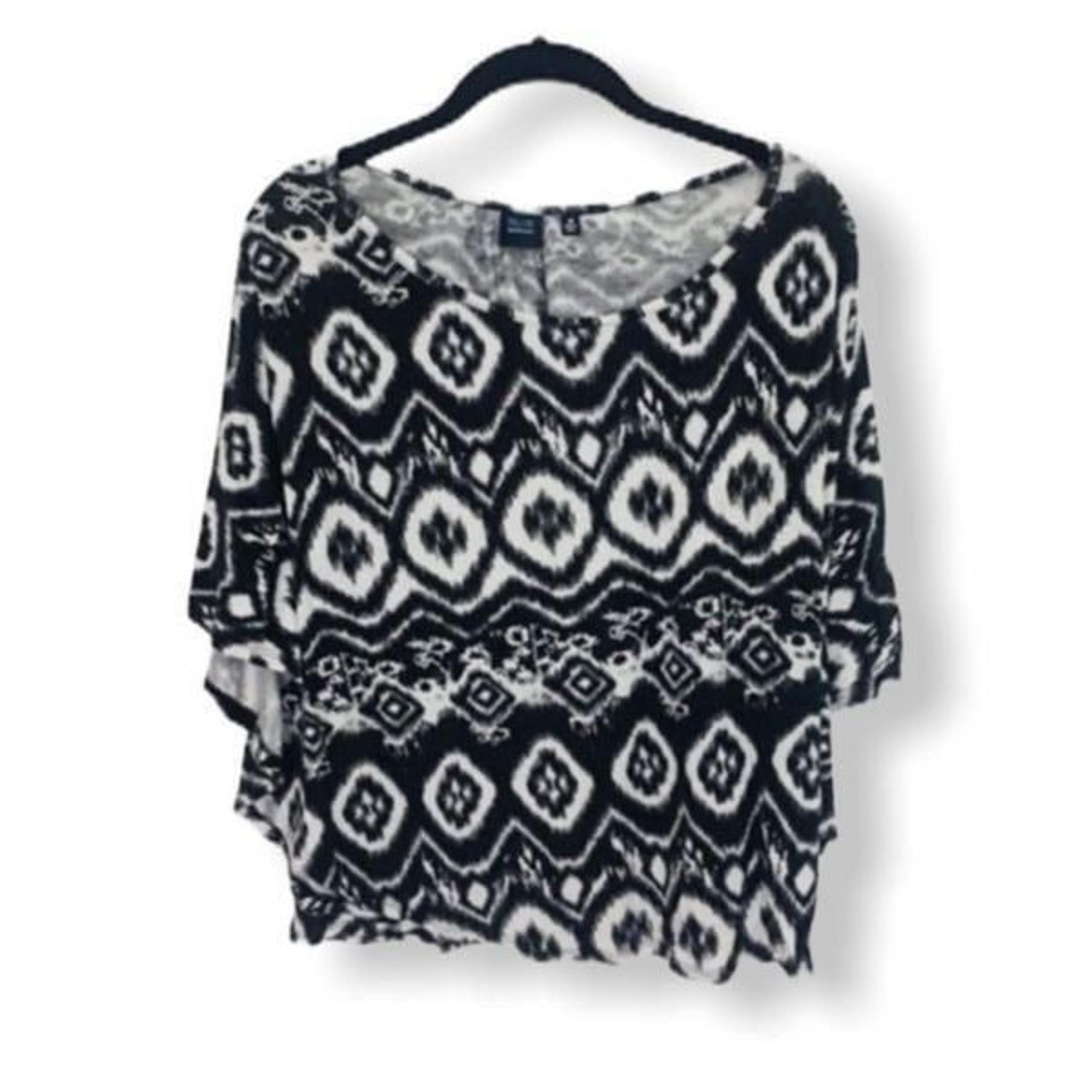 Saks Fifth Avenue SZ M abstract blouse
