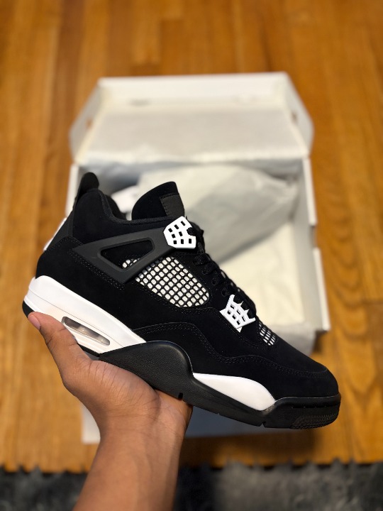 Jordan 4 white thunder