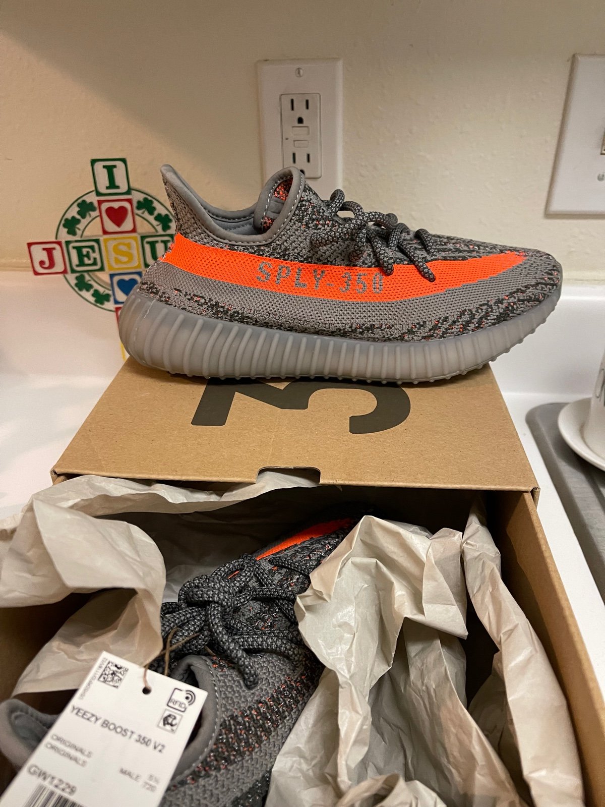Adidas Yeezy Boost 350 V2 SIZE 6