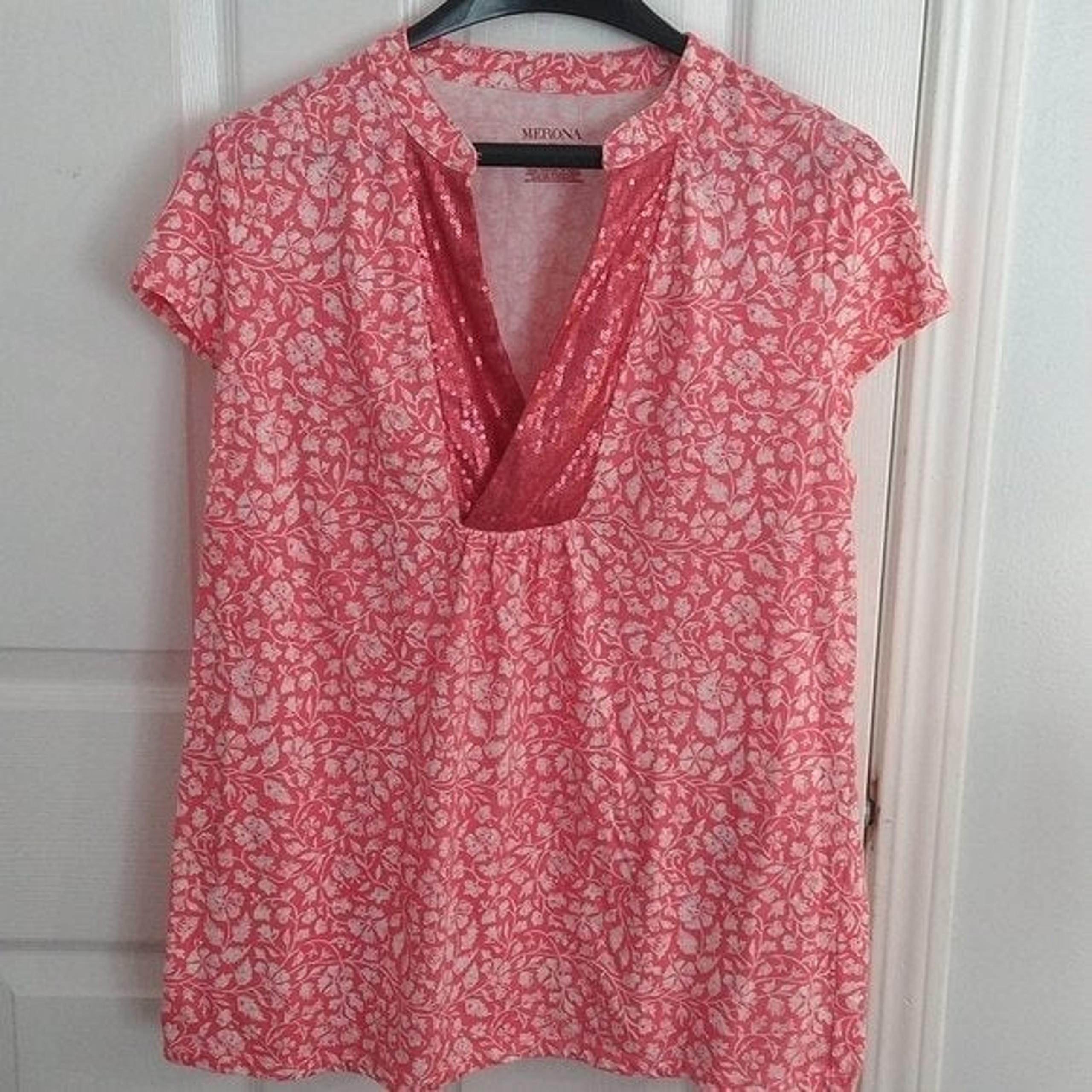 Merona L peach and white shirt with flowers. Sequins on v neck front.