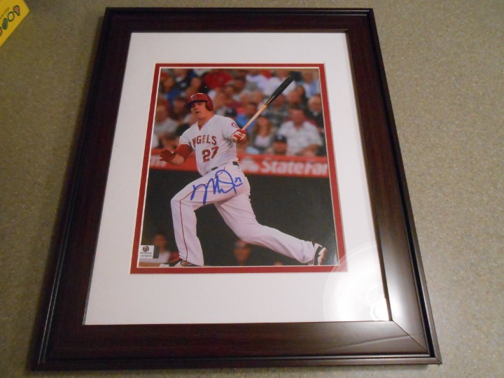 MIKE TROUT SIGNED ANGELS PHOTO /GLOBAL