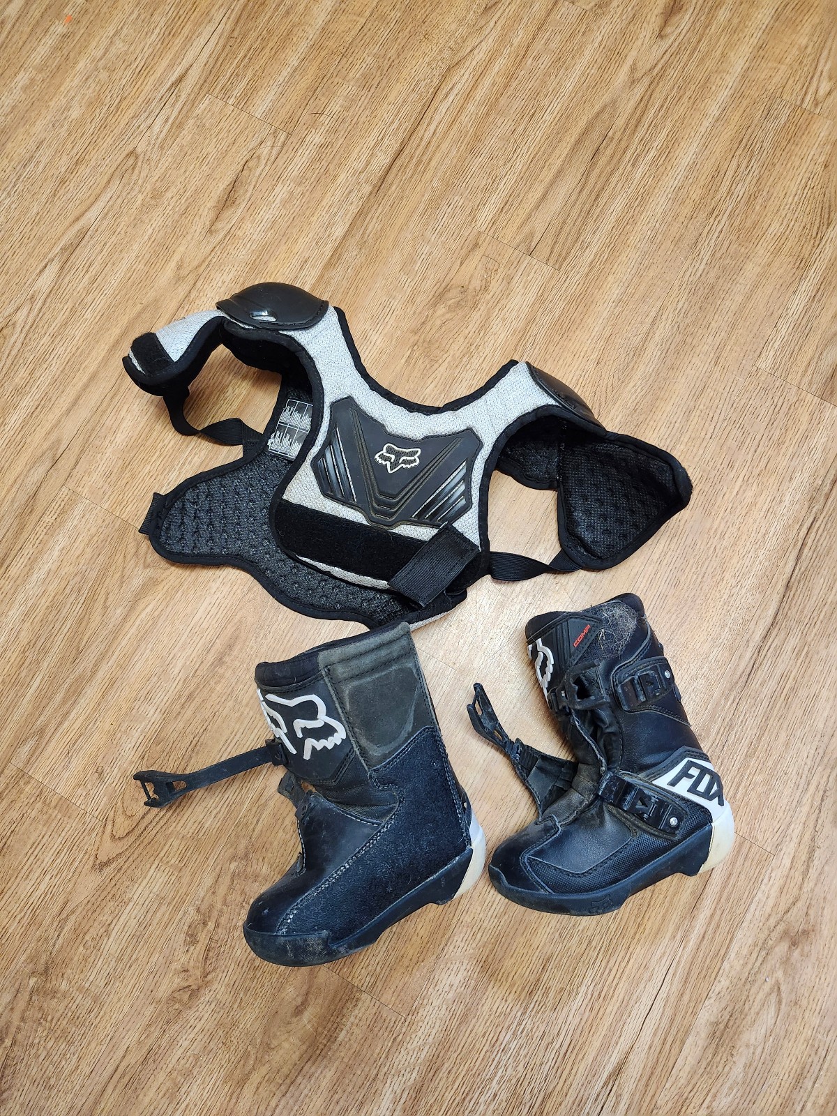 Fox Racing Kids Comp Boots K11 and Fox Racing Peewee Titan Roost Deflector S/M