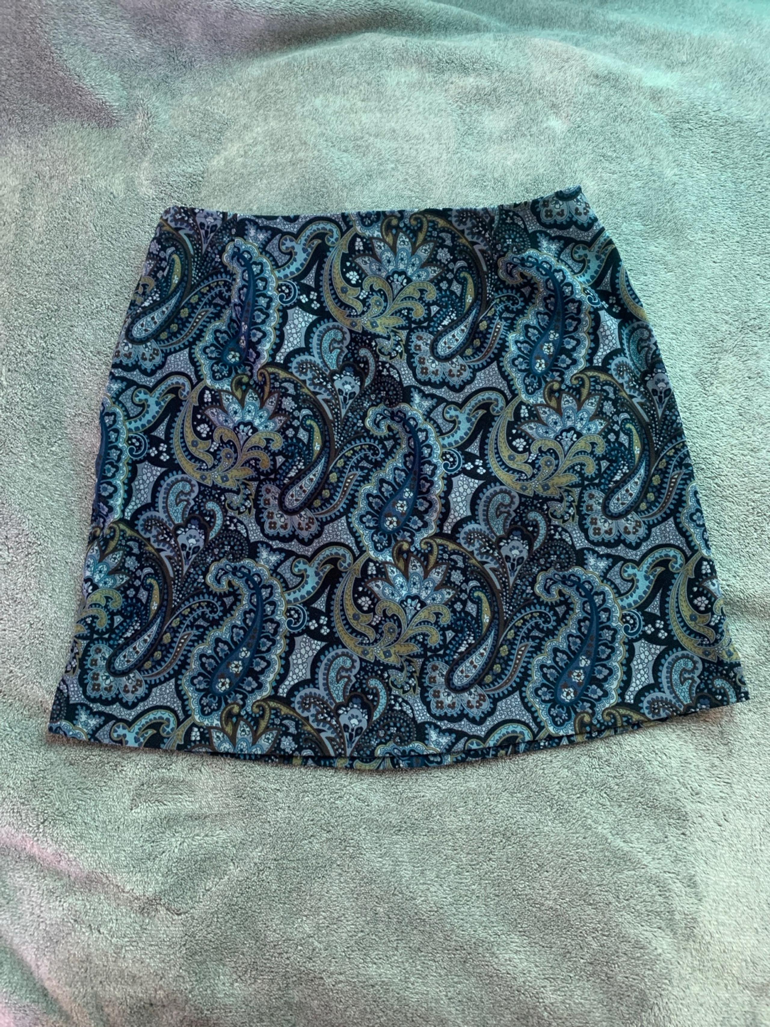 Woman’s Paisley Exact Change Mini Skirt