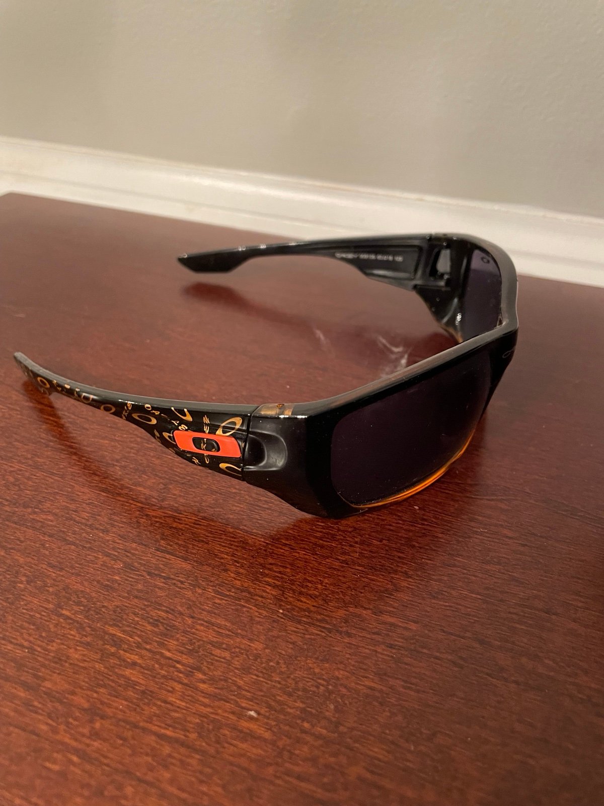 Oakley men’s Sunglasses Orange Black
