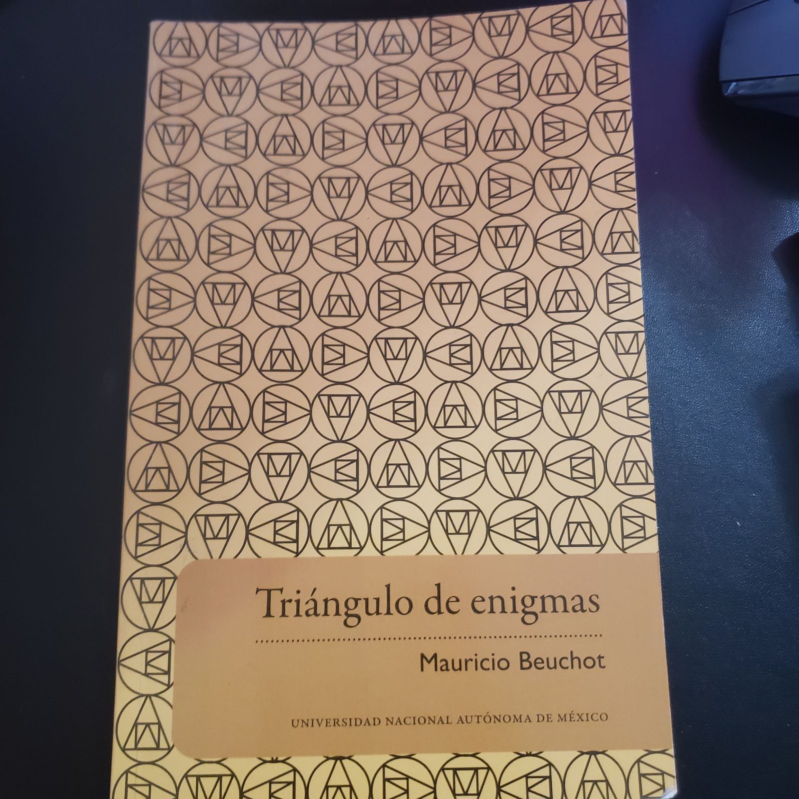 Triangulo de enigmas UNAM M. Beuchot