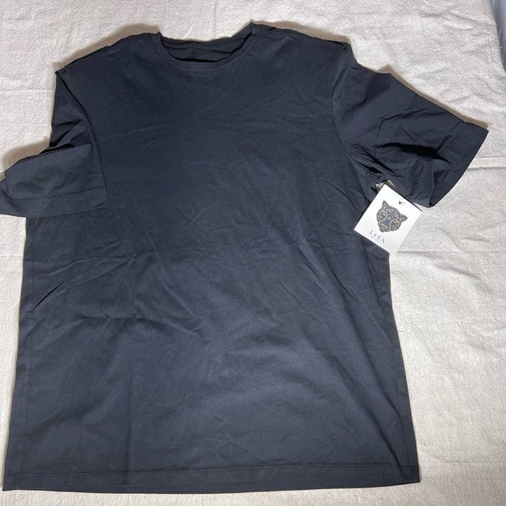 New Lita by Ciara black boxy T-shirt NWT retails for 68.