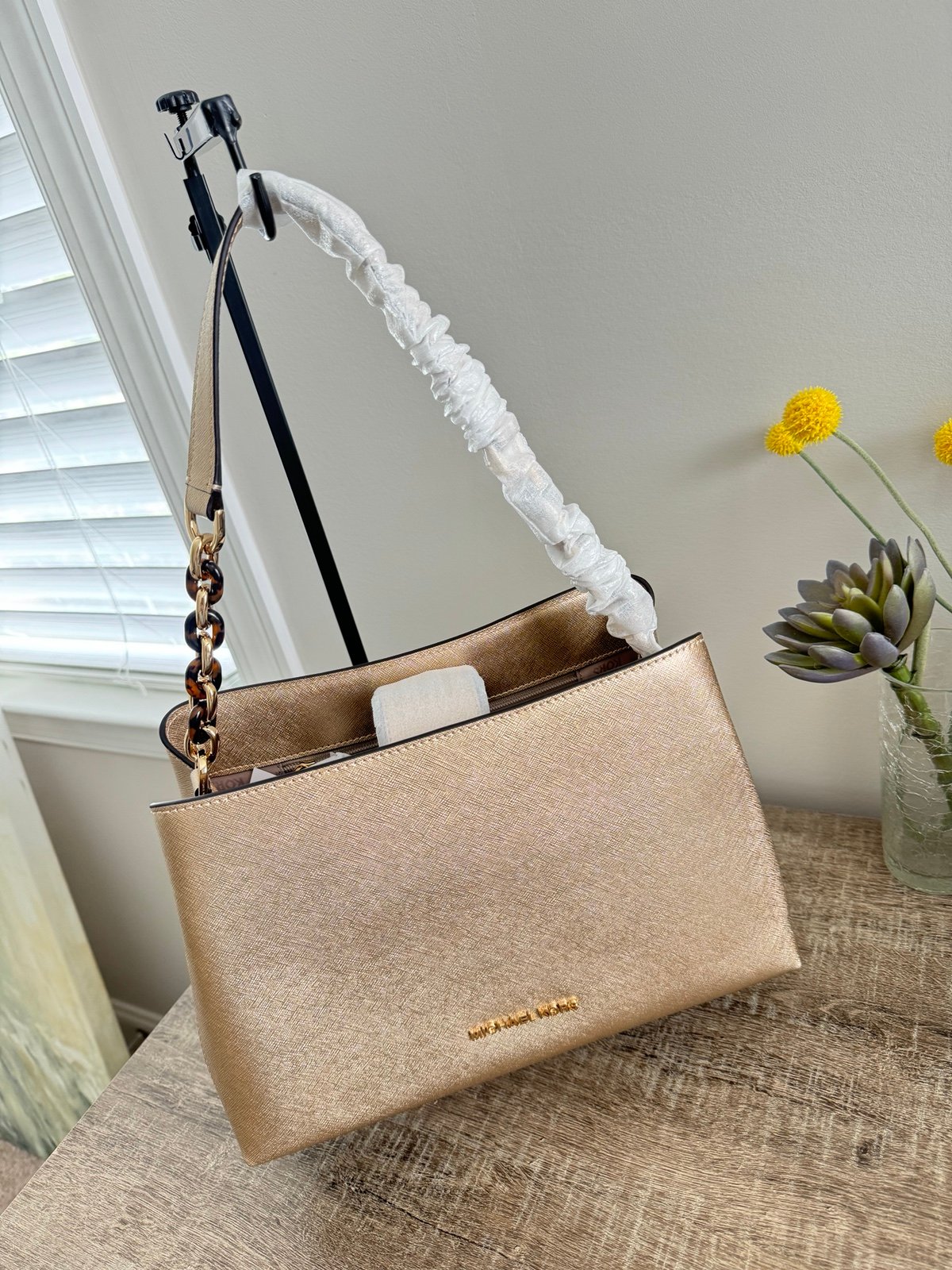 NWT Michael Kors Portia Large Saffiano Leather Pale Gold Shoulder Bag, Crossbody