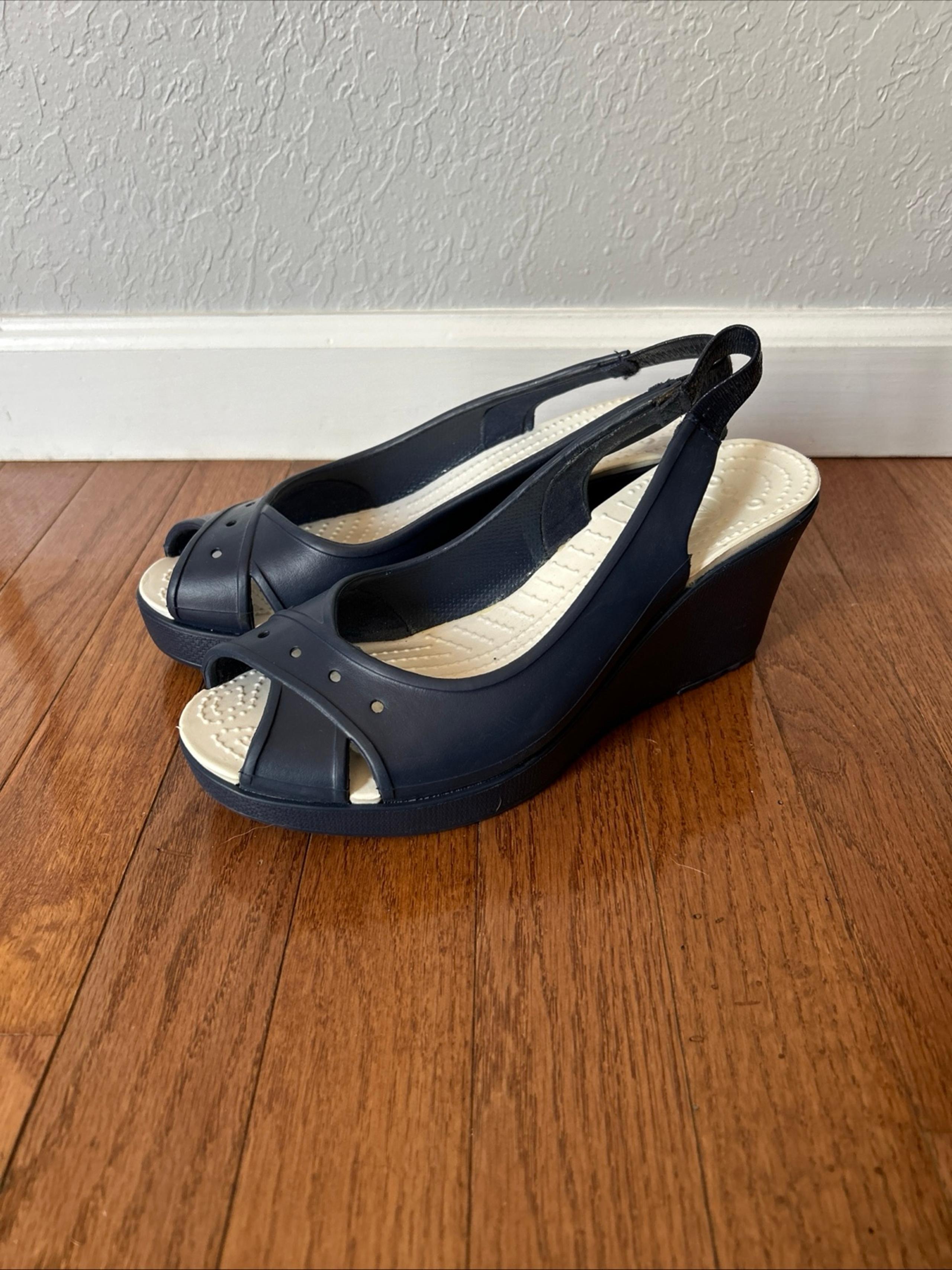 Crocs Farrah Wedges Heels Sling back Sandals Peep Toe Women’s Size 9 Navy Blue