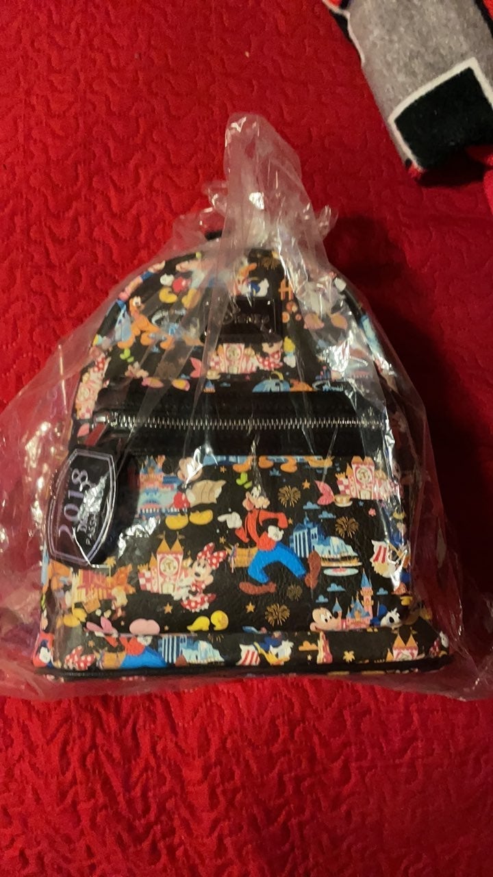 Loungefly 2018 Annual Passholder mini ba