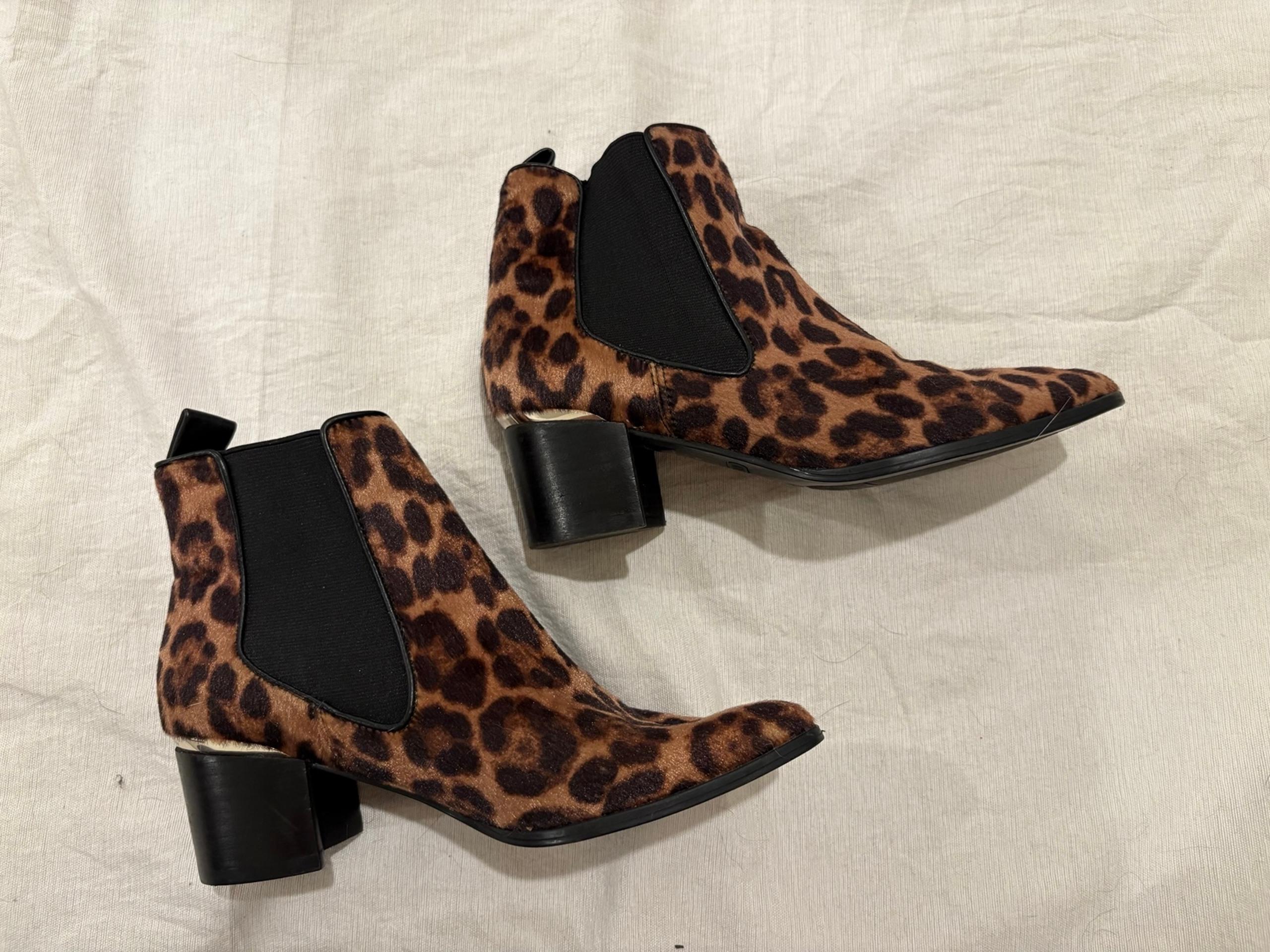 Leopard bottles