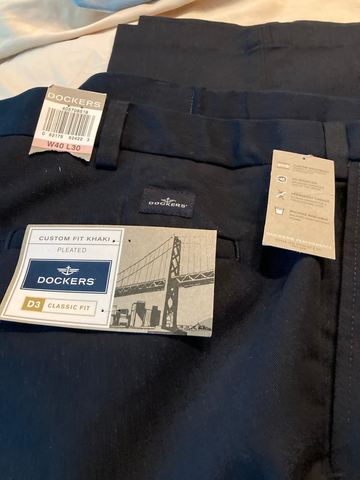 Docker pleated pants