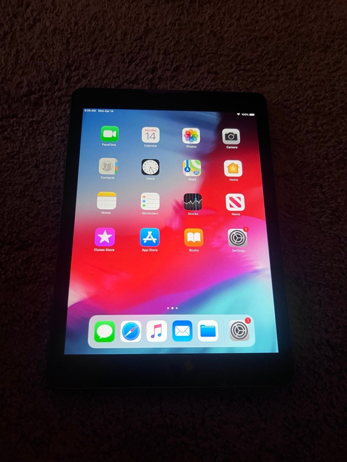 Apple iPad Air (1st Gen) A1474 16 GB Wi-Fi 9.7in Space Gray. Used Condition